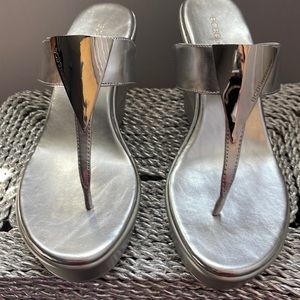 Super cute Silver metallic with BCBG Generation Metal Log